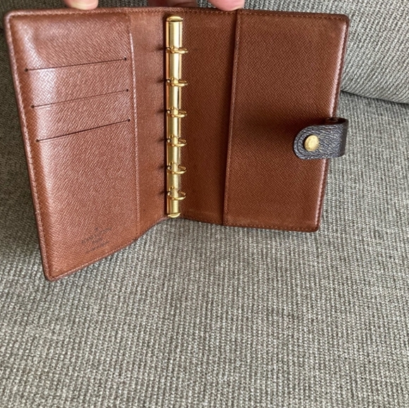 Authentic Louis Vuitton Agenda/Passport/Credit Card - Picture 4 of 11